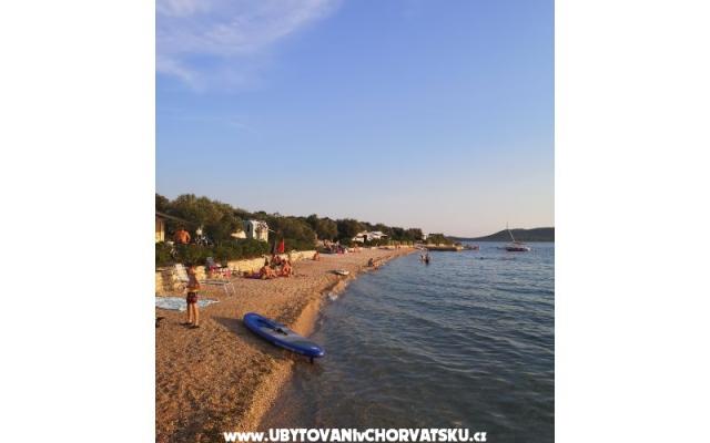 Mobile Dům Maroon – Ubytování Betina Chorvatsko