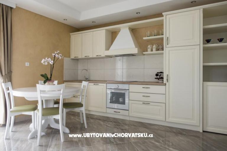 Luxury Apartmány s bazénem – foto 4