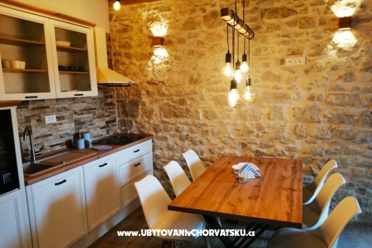 Dalmatinska kamena kuća – foto 24