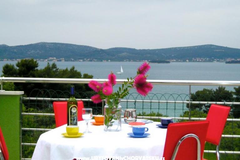 Vila Smirna 4*  s bazénem  – foto 8