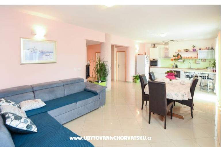 Flora Apartmán – foto 11