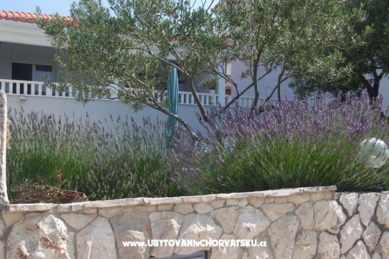 Apartmány Villa MANDINA s bazénem – foto 13