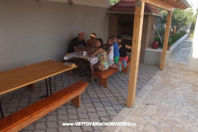 Apartmány Villa MANDINA s bazénem – foto 16