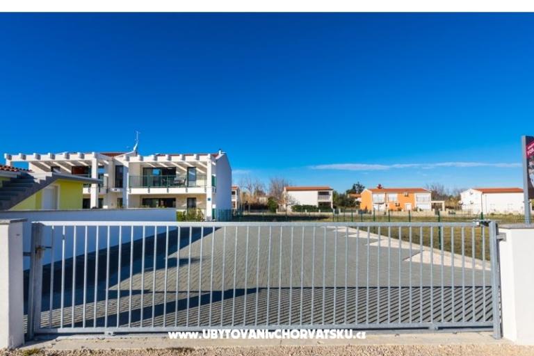 Queen Beach Resort Apartmány – foto 8