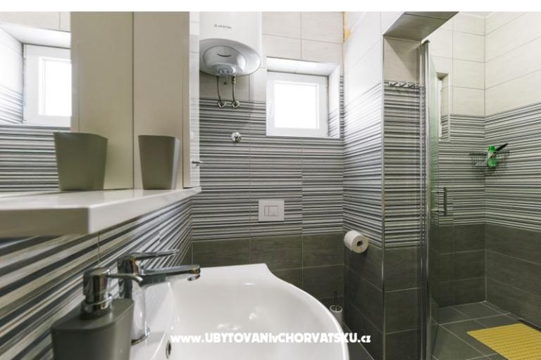 Apartmán s bazénem and jacuzzi – foto 10
