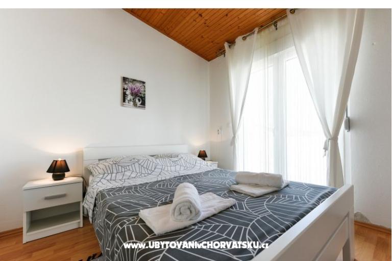 Apartmán s bazénem and jacuzzi – foto 12