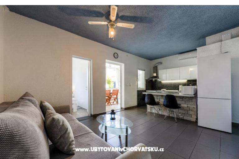 Apartmán s bazénem and jacuzzi – foto 17