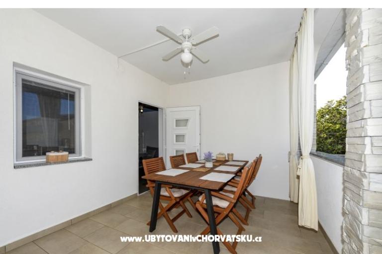 Apartmán s bazénem and jacuzzi – foto 20