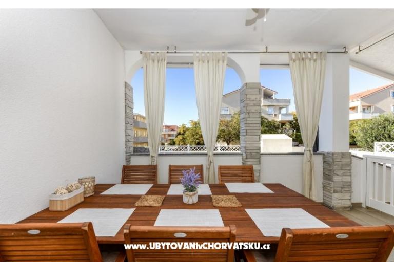 Apartmán s bazénem and jacuzzi – foto 23