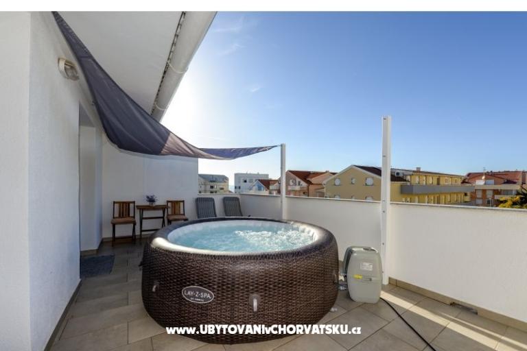 Apartmán s bazénem and jacuzzi – foto 26