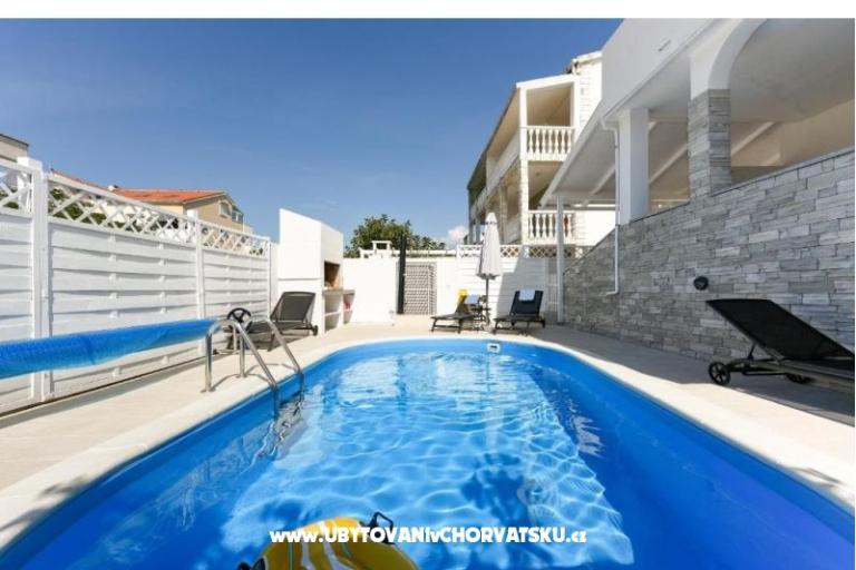 Apartmán s bazénem and jacuzzi – foto 29