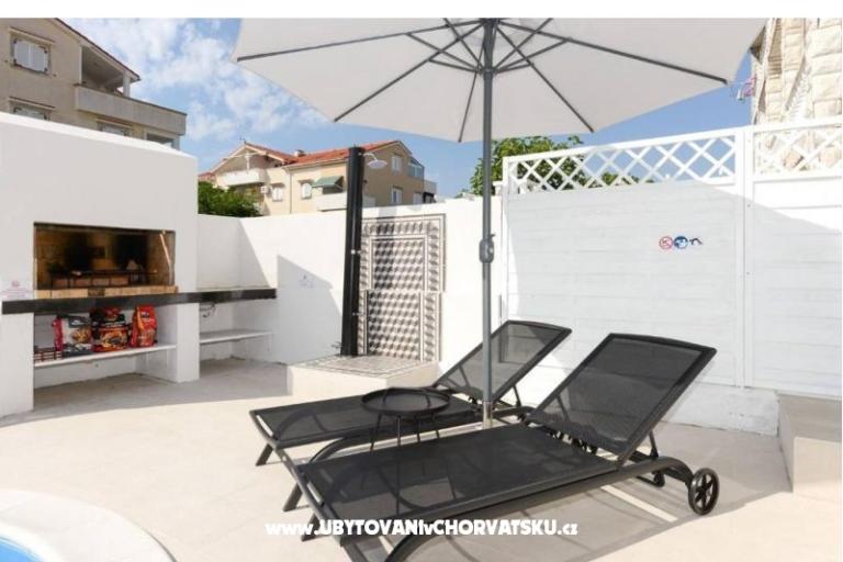Apartmán s bazénem and jacuzzi – foto 30