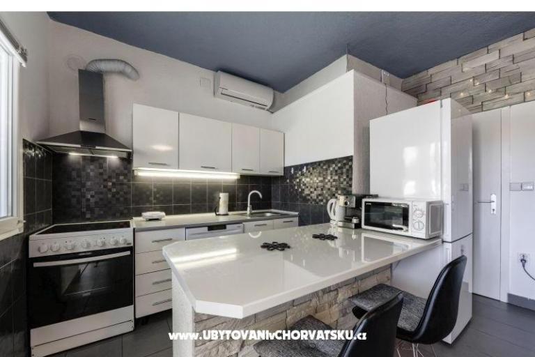 Apartmán s bazénem and jacuzzi – foto 5
