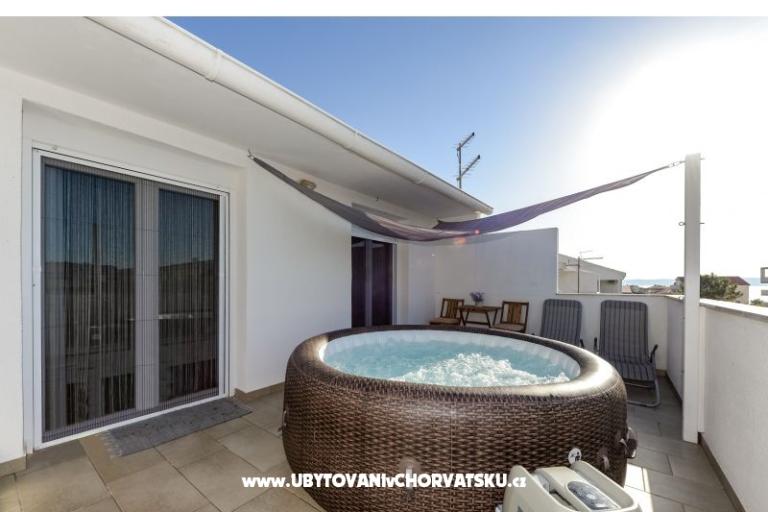Apartmán s bazénem and jacuzzi – foto 7