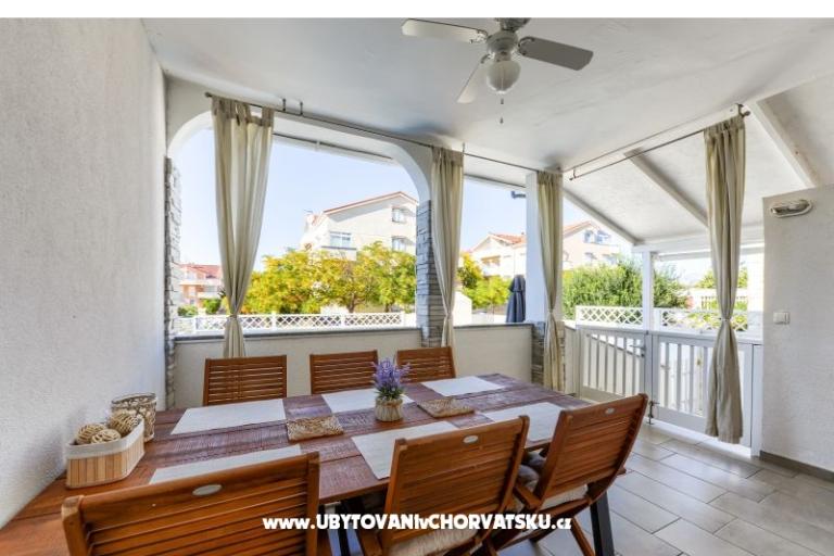 Apartmán s bazénem and jacuzzi – foto 8