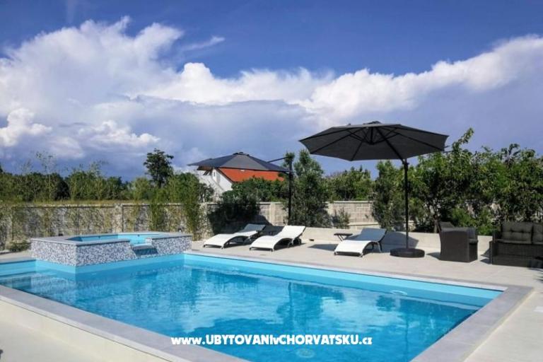 Family friendly Apt with a pool  – foto 2