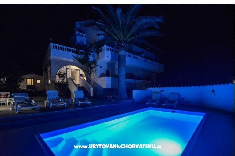 Apartmány Anny s bazénem – foto 2