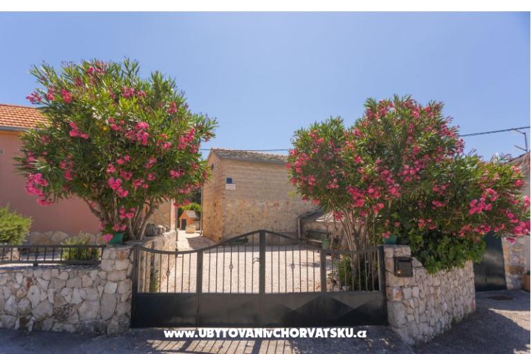 Kamene kuće Nikola – foto 10