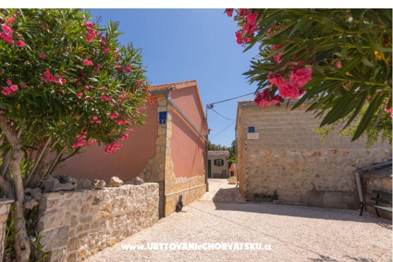 Kamene kuće Nikola – foto 39