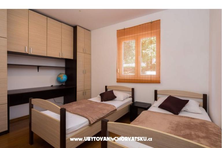 LAURA, 110 m2 pool, 100 m to beach – foto 10