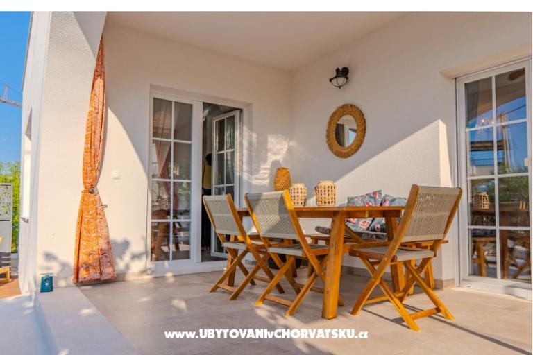 The Three Flowers Pool Dům – foto 11