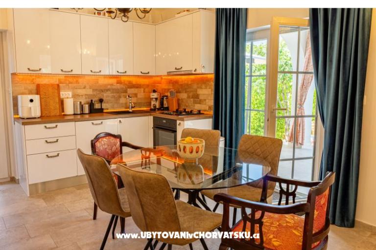 The Three Flowers Pool Dům – foto 30