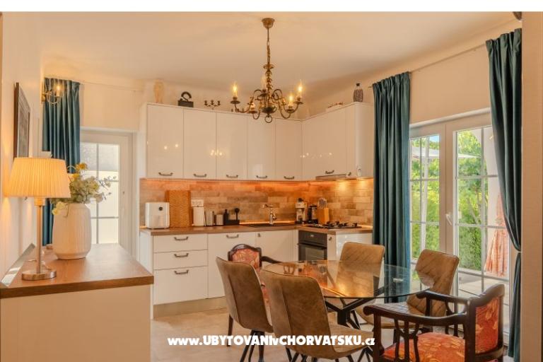 The Three Flowers Pool Dům – foto 34