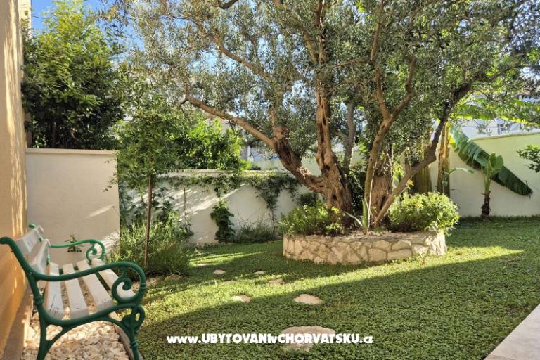 The Three Flowers Pool Dům – foto 59