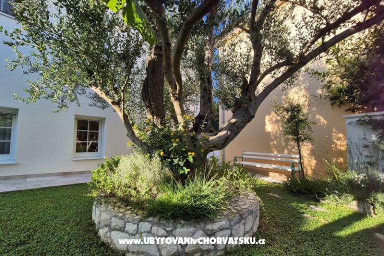 The Three Flowers Pool Dům – foto 63