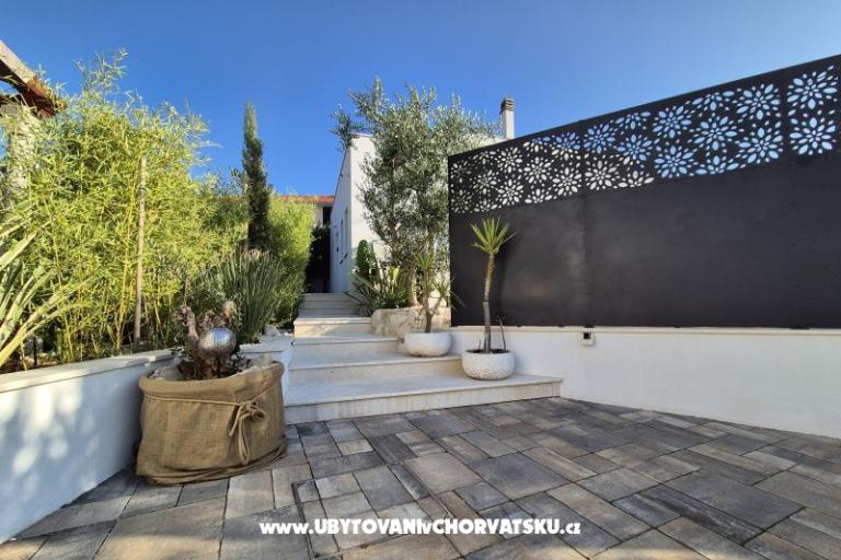 The Three Flowers Pool Dům – foto 8