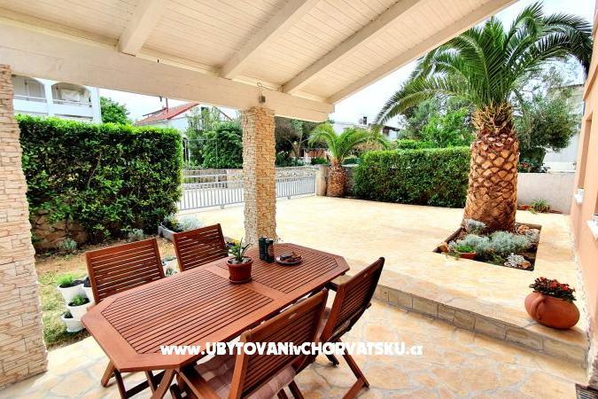 Happy Pineapple Apartmány Vir – foto 2