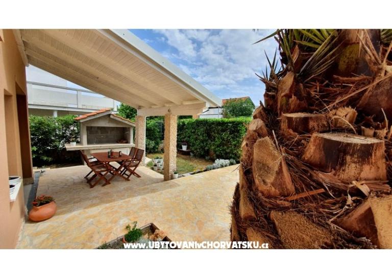 Happy Pineapple Apartmány Vir – foto 4