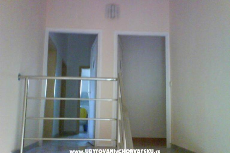 Apartmány with swimming pool-Crno – foto 3