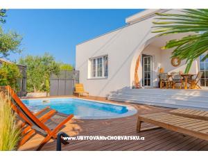 The Three Flowers Pool Dm The Three Flowers Pool Dm