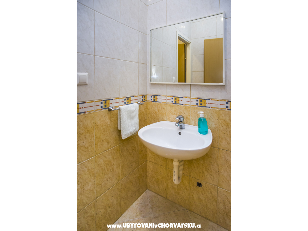 APARTMENTS GLAVOR DRA�E - Drace &amp;amp; Trstenik Chorvatsko