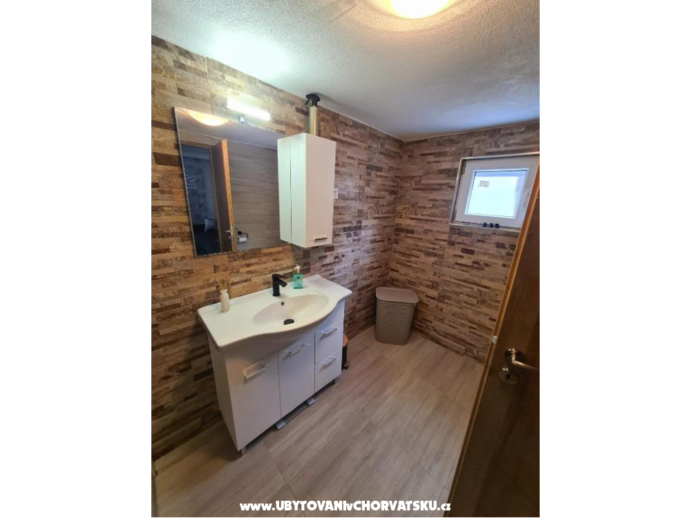 Antonija - Karlobag Hrvatska