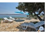 Apartmaji Anita with Pool - Karlobag Hrvaka