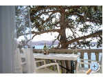 Beachfront Apartmaji Carlo - Karlobag Hrvaka