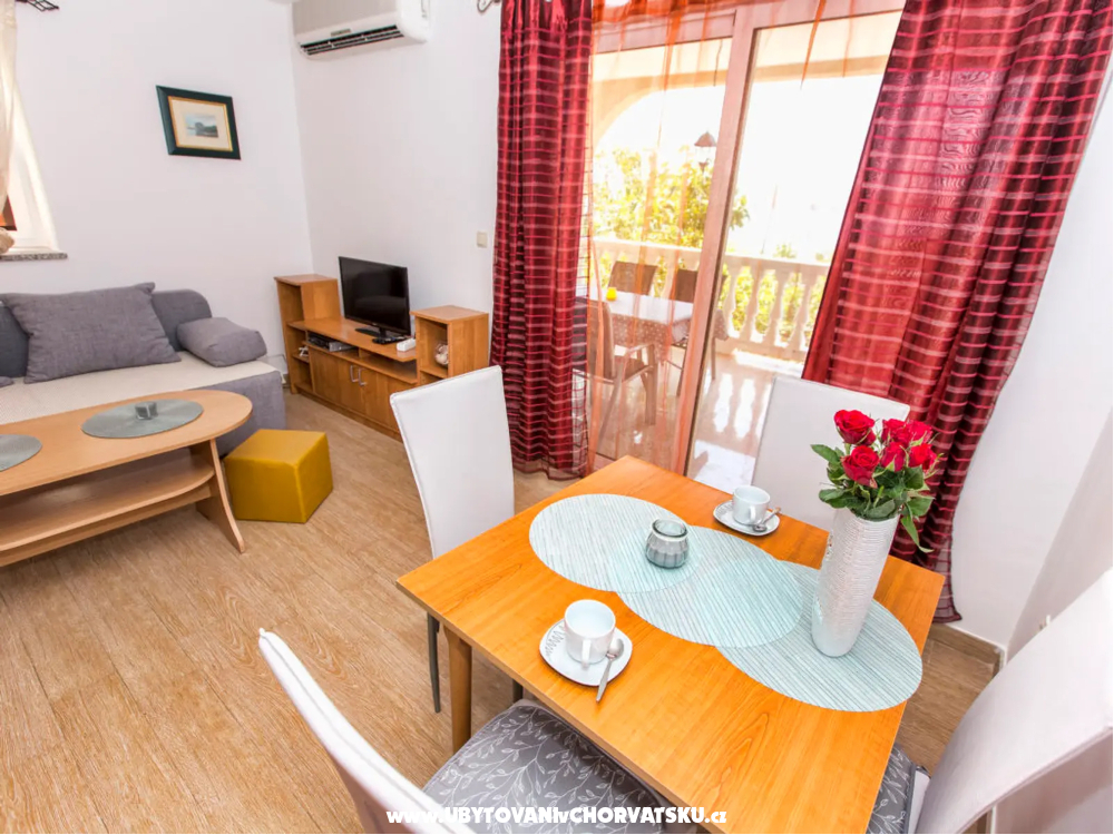 Beachfront Ferienwohnungen Laszlo - Karlobag Kroatien