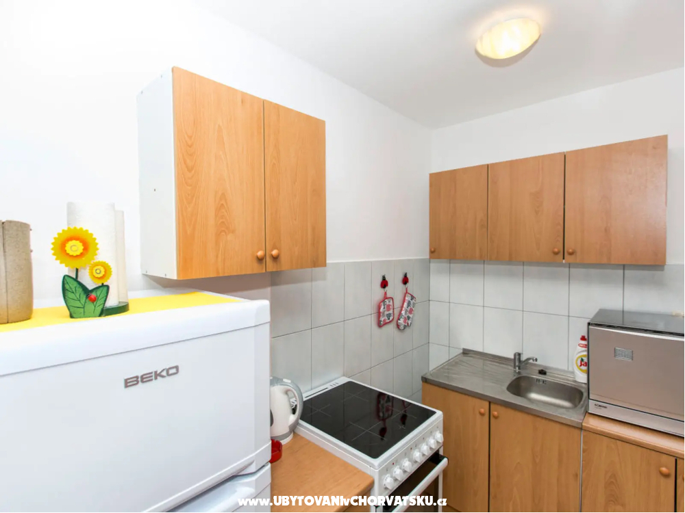 Beachfront Ferienwohnungen Laszlo - Karlobag Kroatien