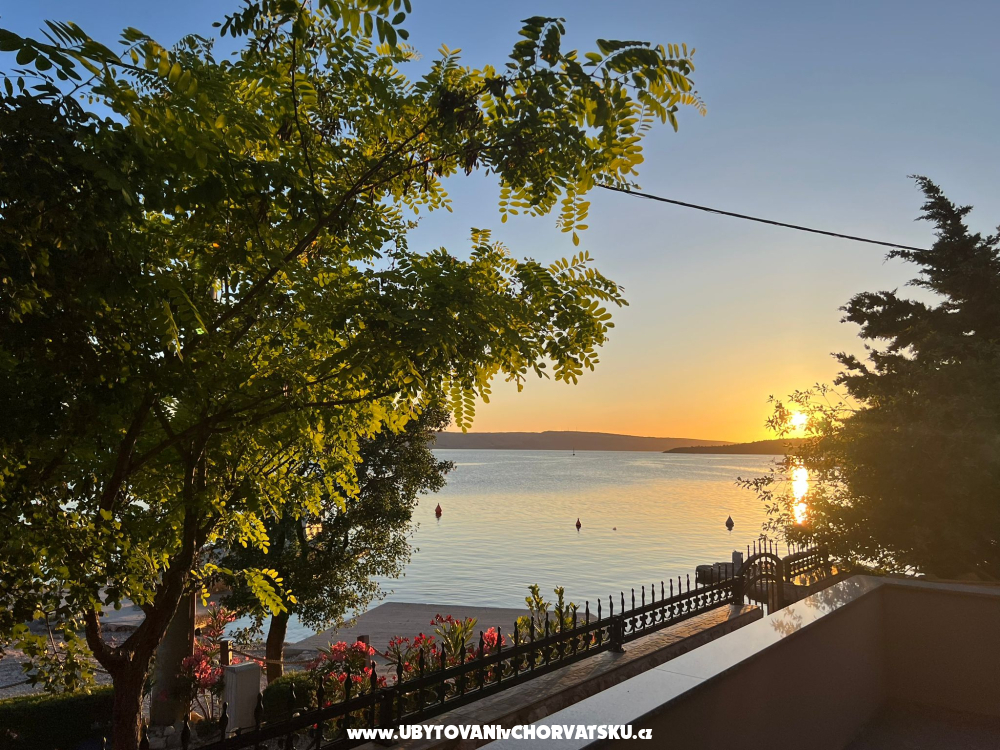 Beachfront Maison Isabella - Karlobag Croatie