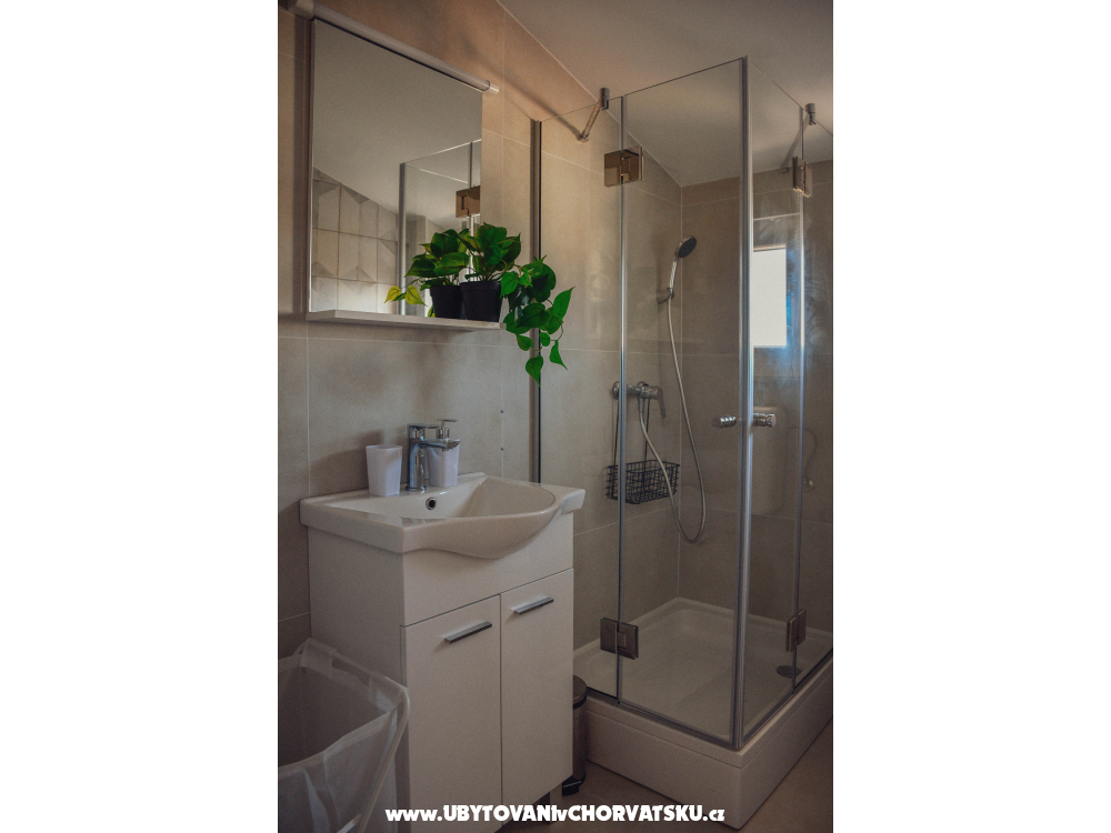 SEVID SEAVIEW APARTMENTS - Marina � Trogir Chorvatsko