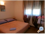 Appartements AS sa bazenom - Murter Kroatien