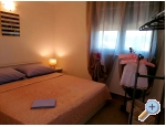 Appartements AS sa bazenom - Murter Kroatien