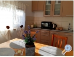 Appartements AS sa bazenom - Murter Kroatien