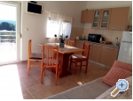 Appartements AS sa bazenom - Murter Kroatien