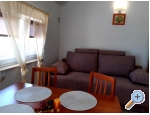 Appartements AS sa bazenom - Murter Kroatien