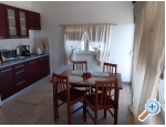 Appartements AS sa bazenom - Murter Kroatien