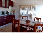 Appartements AS sa bazenom - Murter Kroatien