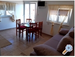 Appartements AS sa bazenom - Murter Kroatien